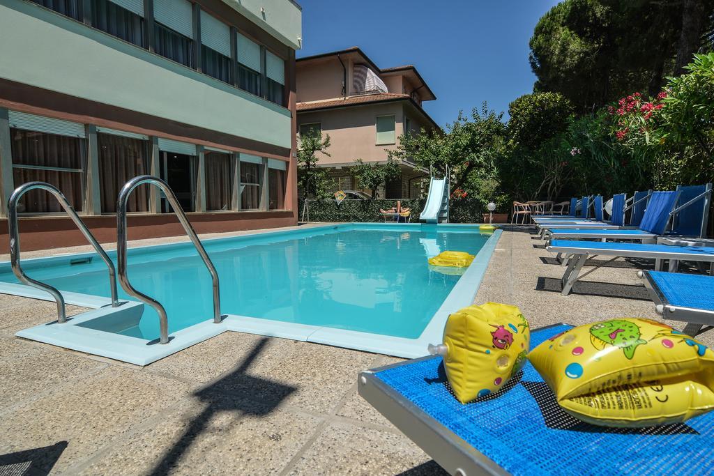 Hotel Zani تّشيرفييا المظهر الخارجي الصورة