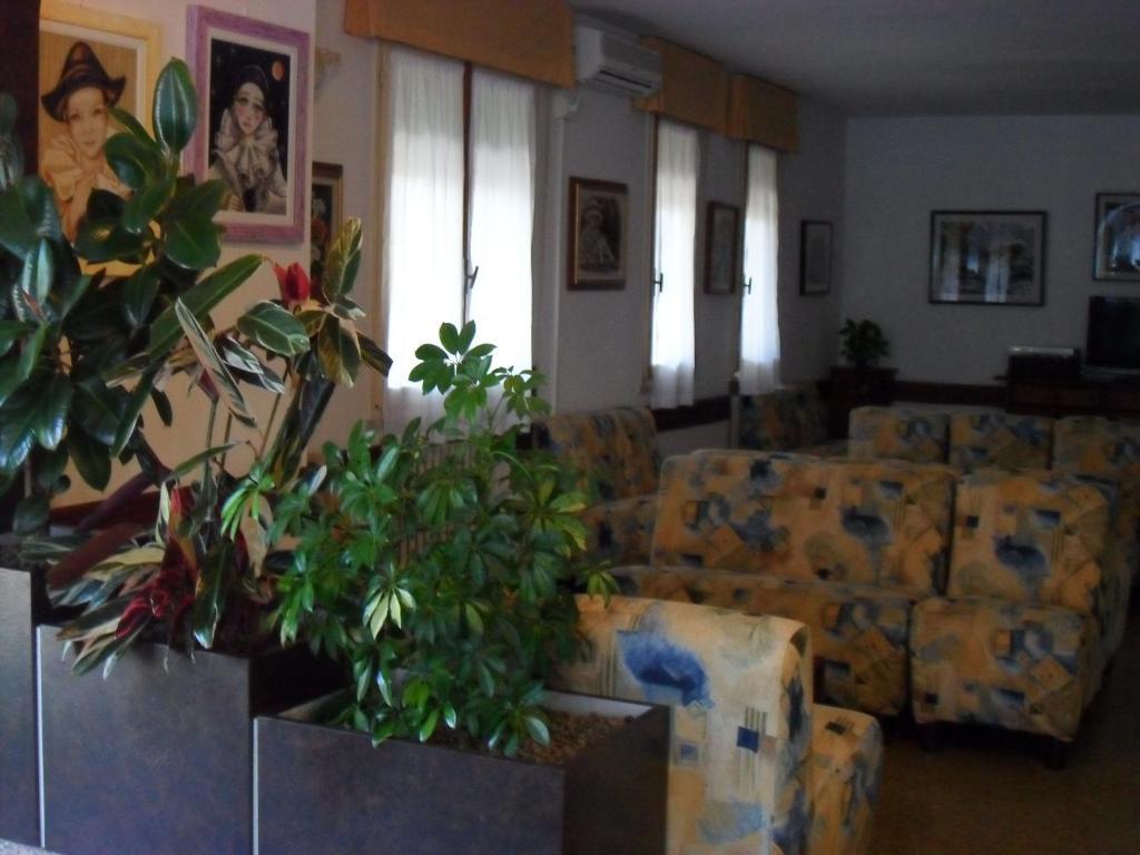 Hotel Zani تّشيرفييا المظهر الخارجي الصورة