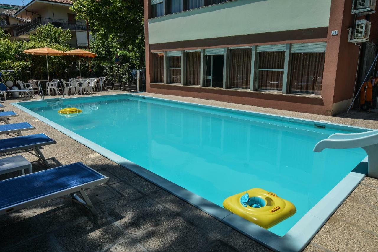 Hotel Zani تّشيرفييا المظهر الخارجي الصورة